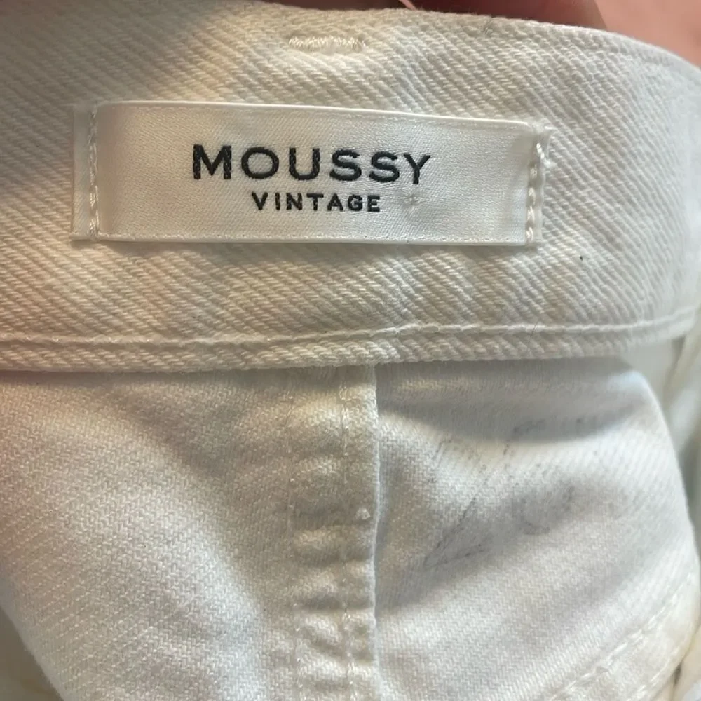 Moussy Vintage Distressed Straight Leg Jeans in White 26 - Picture 5 of 8